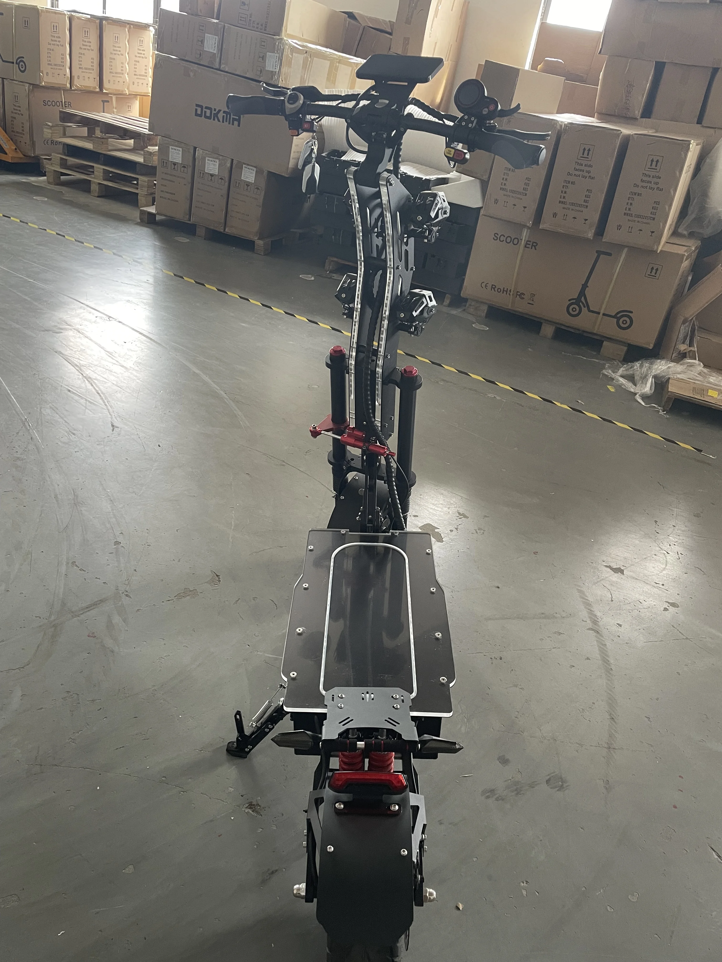 Scooter elettrico fuoristrada pieghevole da 13/14 pollici personalizzabile 72 v8000w velocità massima 110 KM/H CF