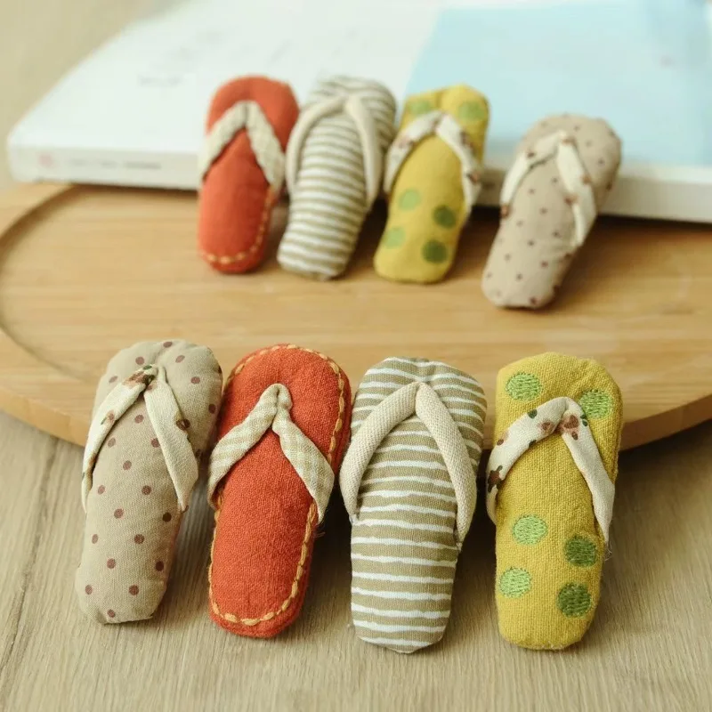 

Brooch Cotton Linen Cartoon Stuffed Flip Flop Slipper Shape Forest Bag Accessory Premium Lightweight Handmade Decorative Pin