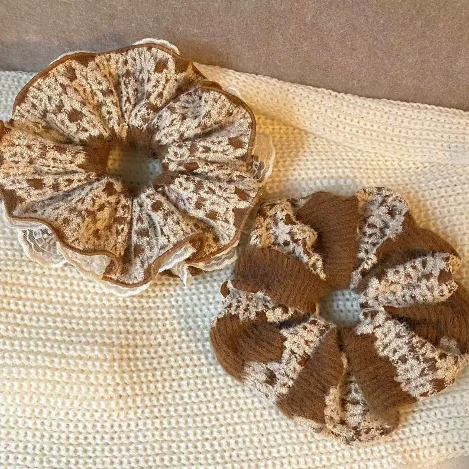Chouchous tricotés en dentelle Vintage marron, accessoires pour cheveux pour femmes, tendance automne hiver, tissu doux, attaches pour cheveux mignonnes pour un usage quotidien