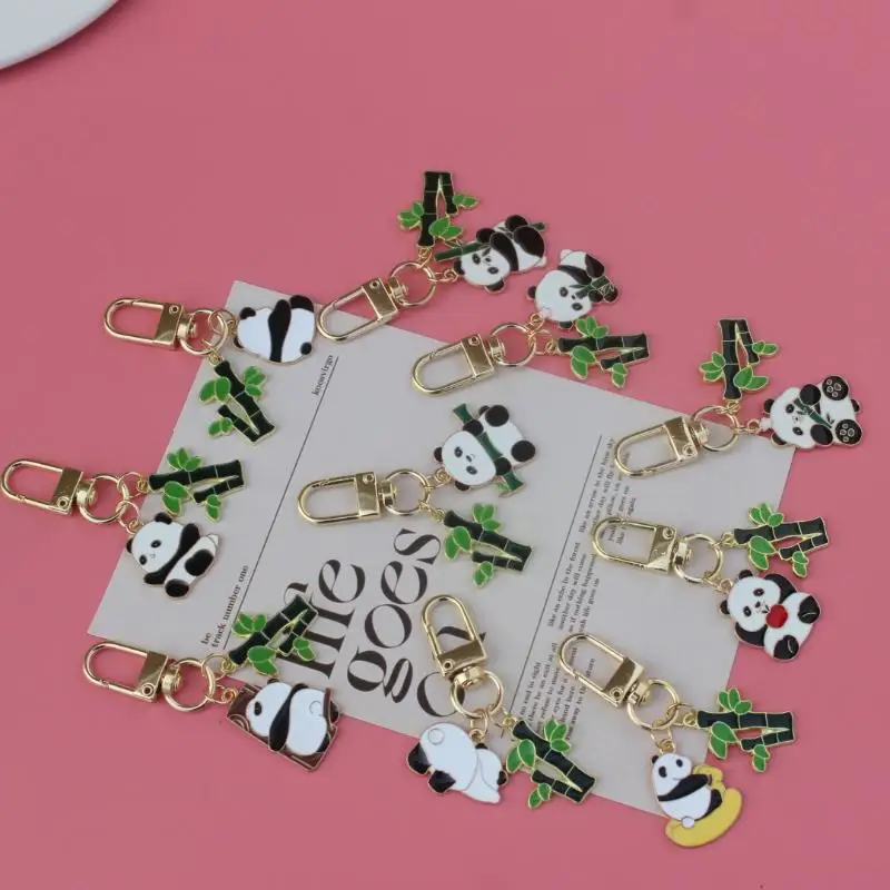 Neuer süßer Panda-Metall-Schlüsselanhänger im Cartoon-Stil, bezaubernder Schlüsselanhänger für Männer und Frauen, Taschenanhänger. – Detail 1