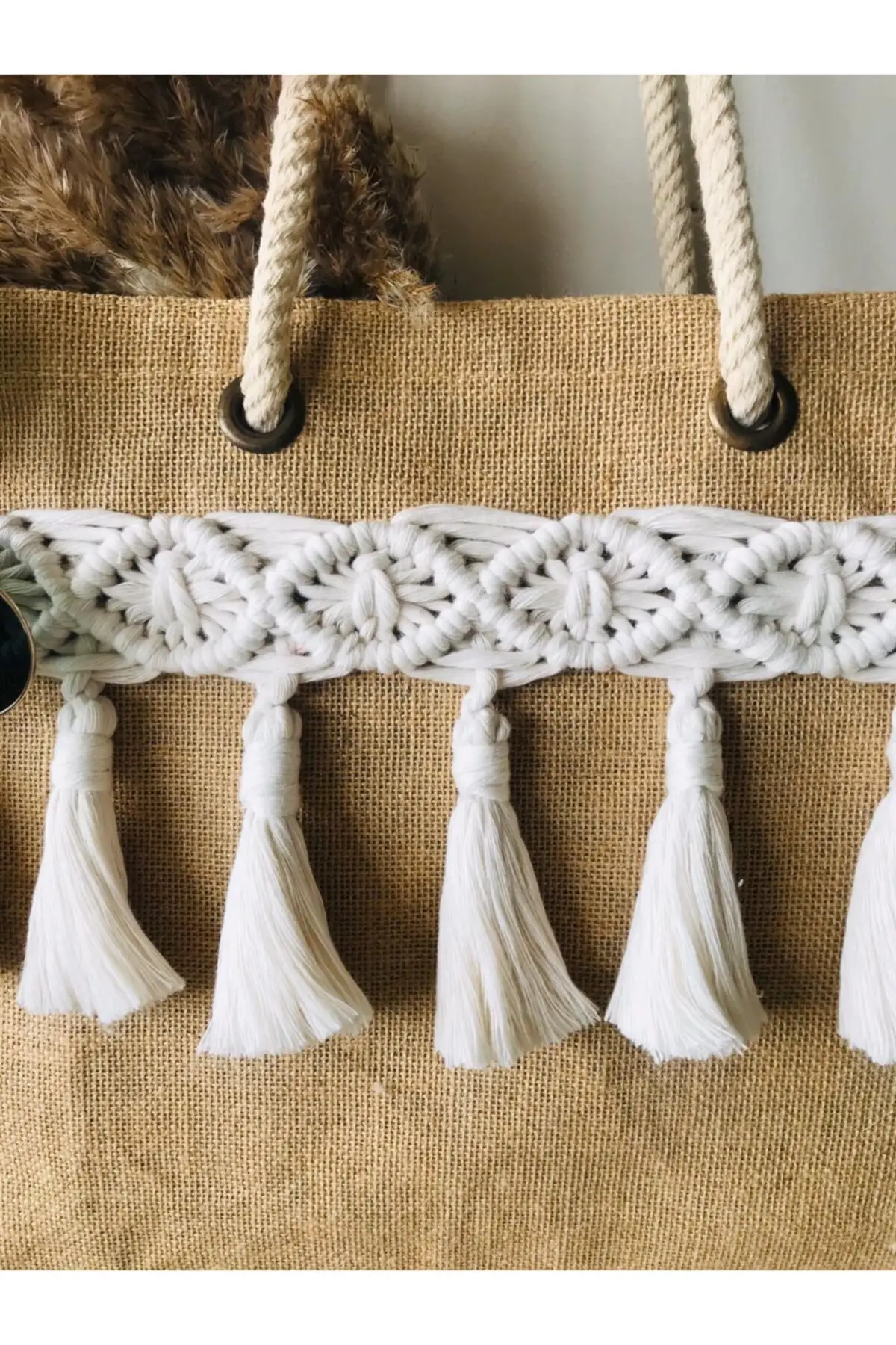 Bolso de playa de paja para mujer, elegante tejido resistente para la playa, tendencia de moda de verano, práctico modelo de borla blanca, 2021