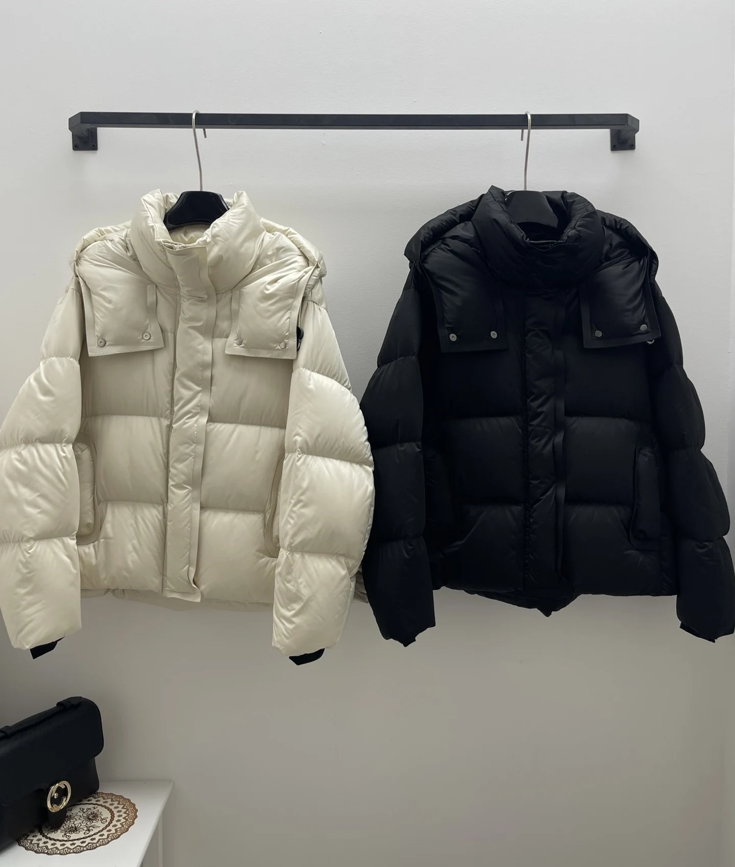 

Autumn and winter new commuting hooded down jacket for women, thickened medium to long white goose down loose jacket for women