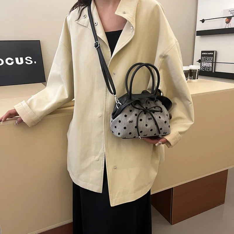 

Fashionable Ladies Crossbody-Bag Crafted From Fine Leather Featuring Popular Classic Elegant And High-End Look​