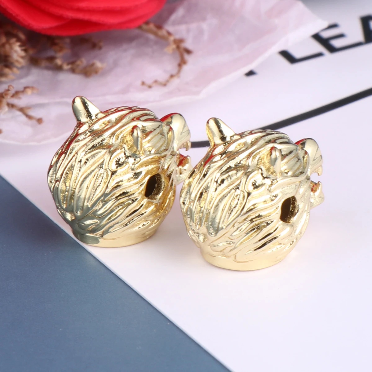 

2Pcs Zircon Green Eye Wolf Head Beads Copper Pendant DIY Necklace Bracelet Jewelry Making Accessory Gift Alloy Adornments