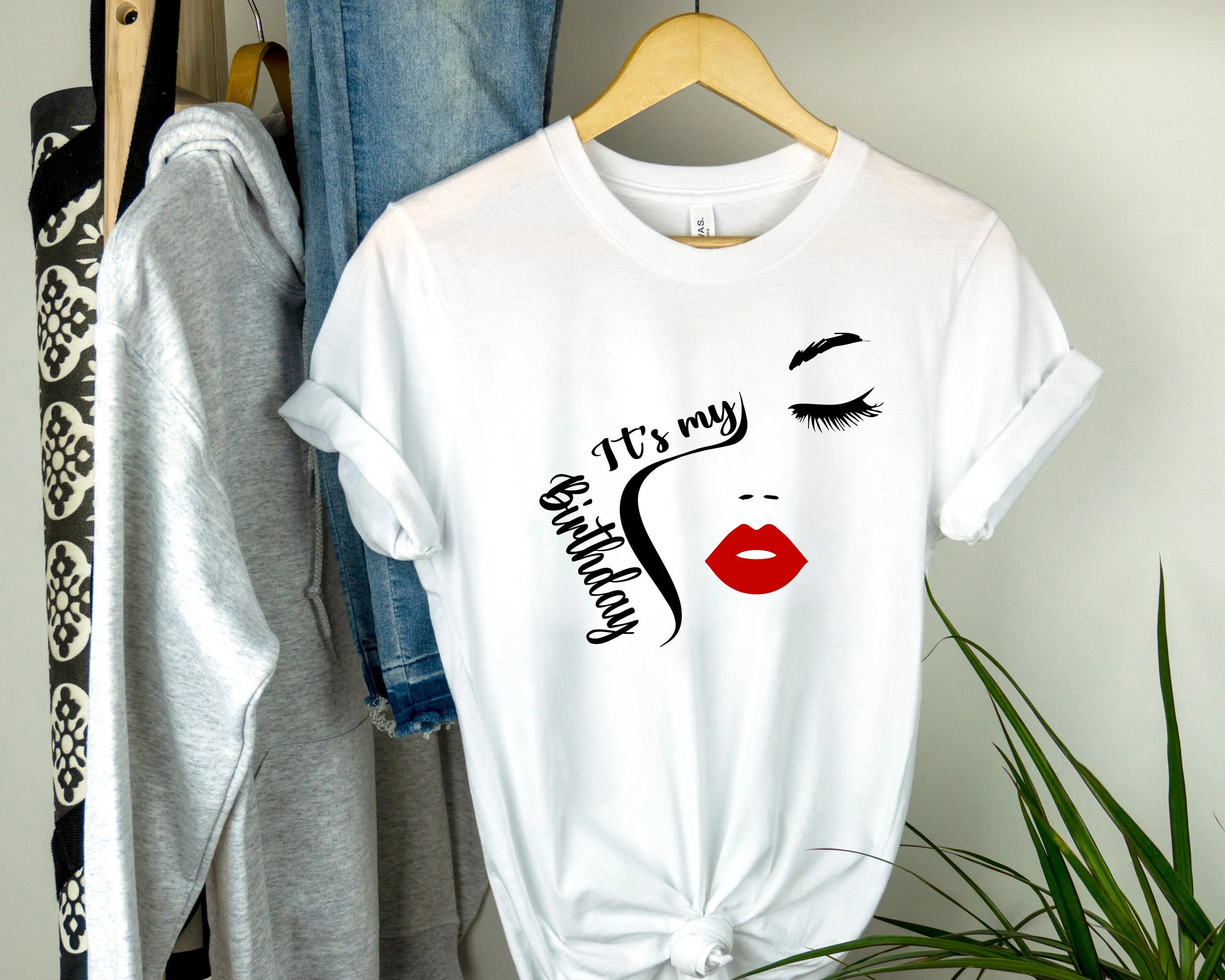 Eyelash And Lips T Shirt It's My Birthday Girls Party Girl Queen