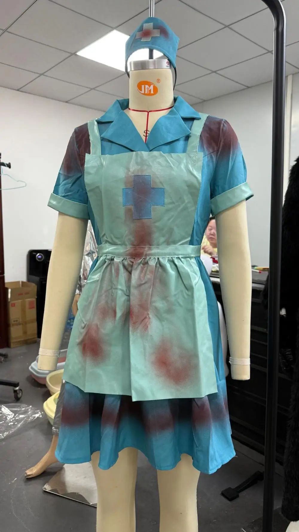 Déguisement Infirmière Ensanglantée – Robe, Coiffe et Tablier – photo 6