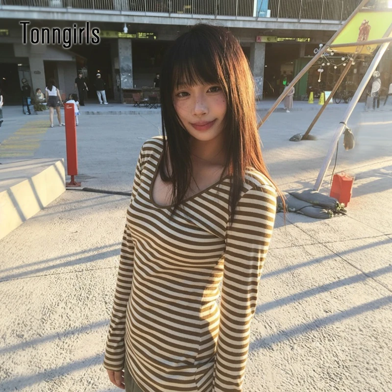 

Tonngirls Japanese Y2k T-shirt Women V Neck Striped Crop Tops Y2k Grunge 2000s Aesthetic Streetwear T Shirts Korean Style Tees