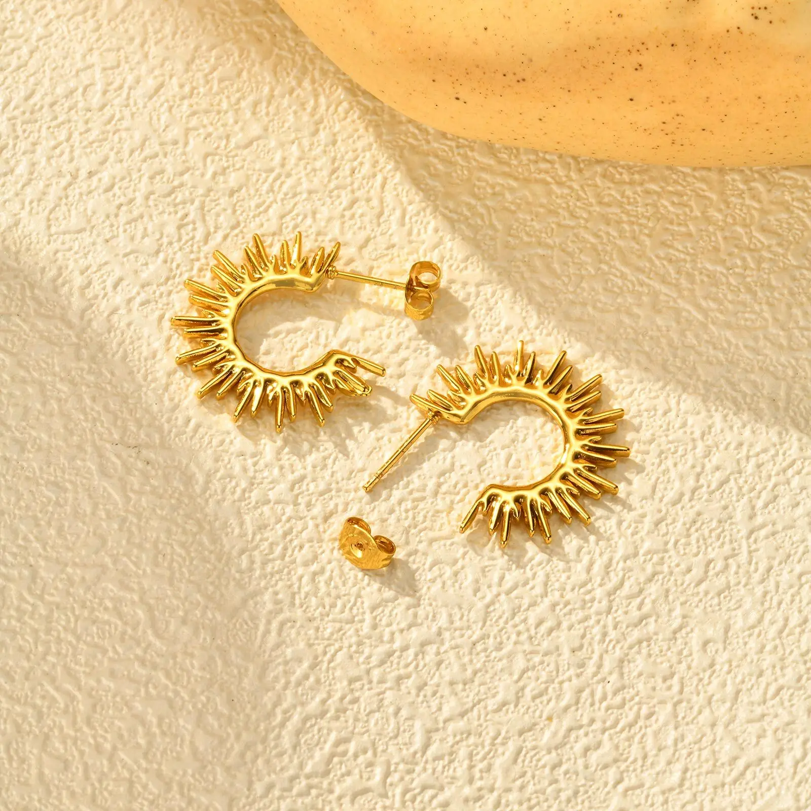 Vnox Stainless Steel Irregular C-shape Stud Earrings Gold Plated Jewelry For Women Simple Fan-shaped Sunflower Cartilage Earring