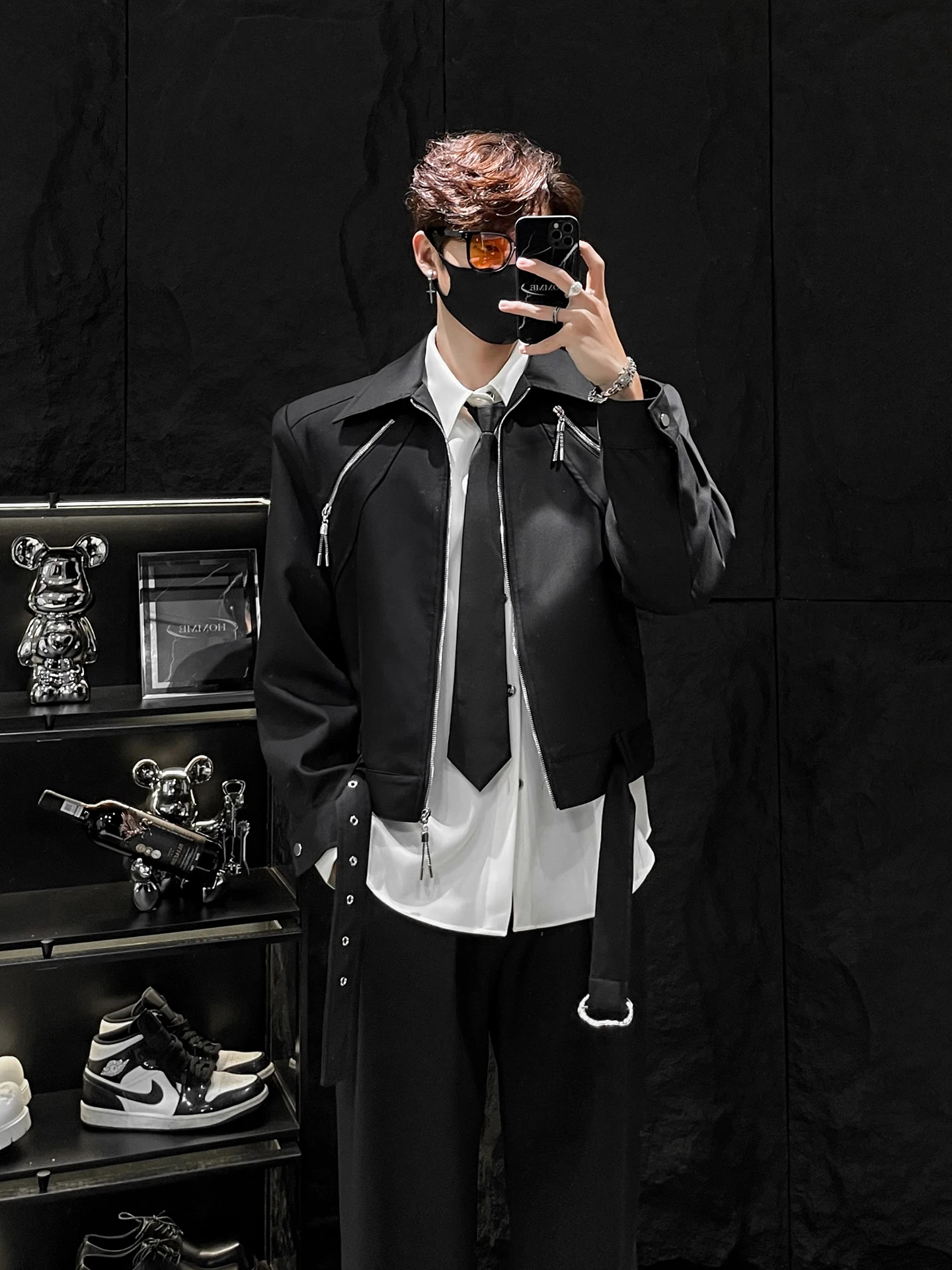 

ort oulder Padded Jaet for Men Bla Autumn New Sle Zipper Design Homme No Stop Mirror Korean Sle Youth Faion