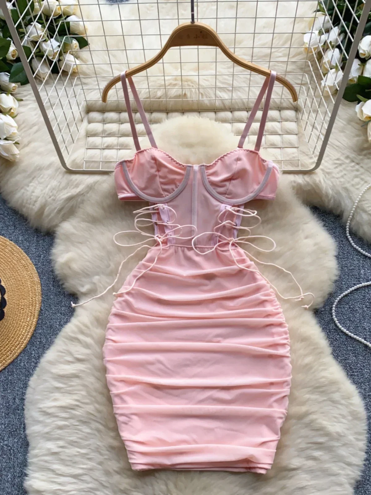 

Foamlina Ins Sexy Hollow Out Sling Dress with Exposed Waist Bandage Pleated Slim Fit Bodyocn Girl's Photo Date Short Dress