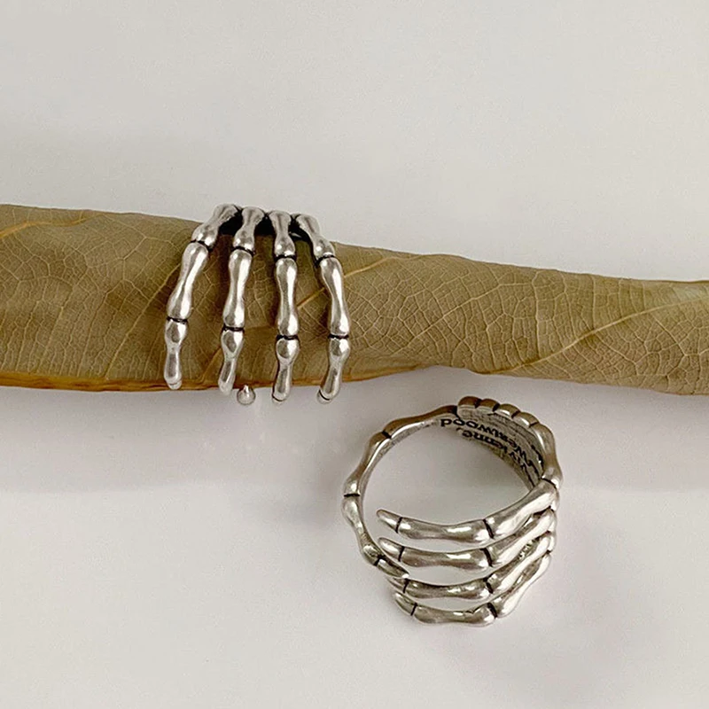 خاتم جمجمة داكن أنيق للنساء والرجال بتصميم متخصص هدية مجوهرات راحة اليد