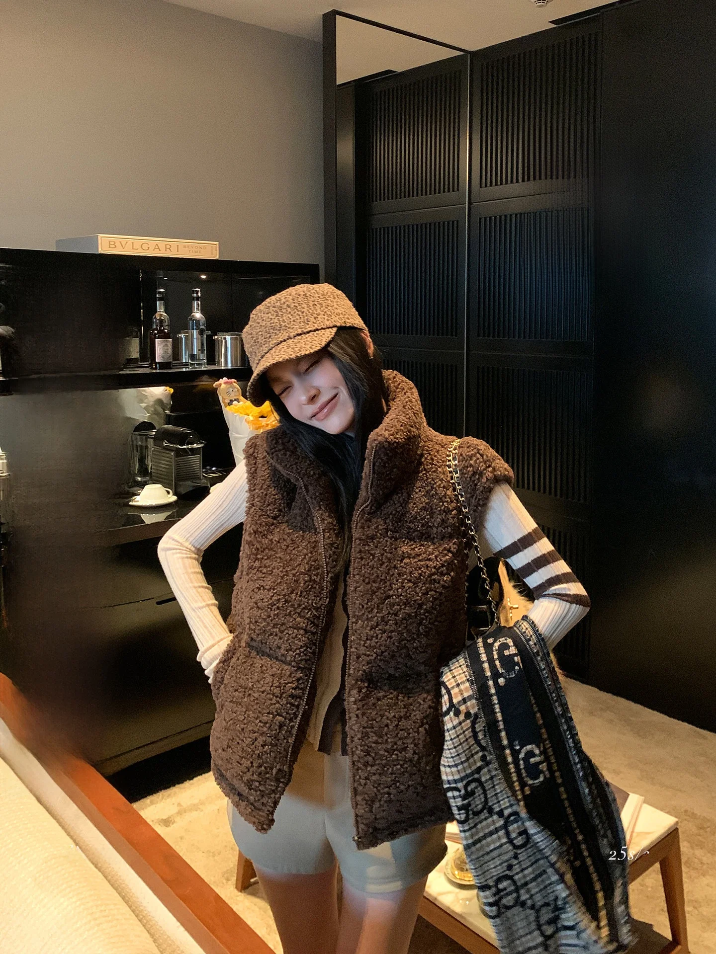 

Утепленная зимняя хлопковая куртка LIONE: Экологичный меховой жилет с эффектом «партикл-сенсейшн», простой дизайн, универсальный прямой крой