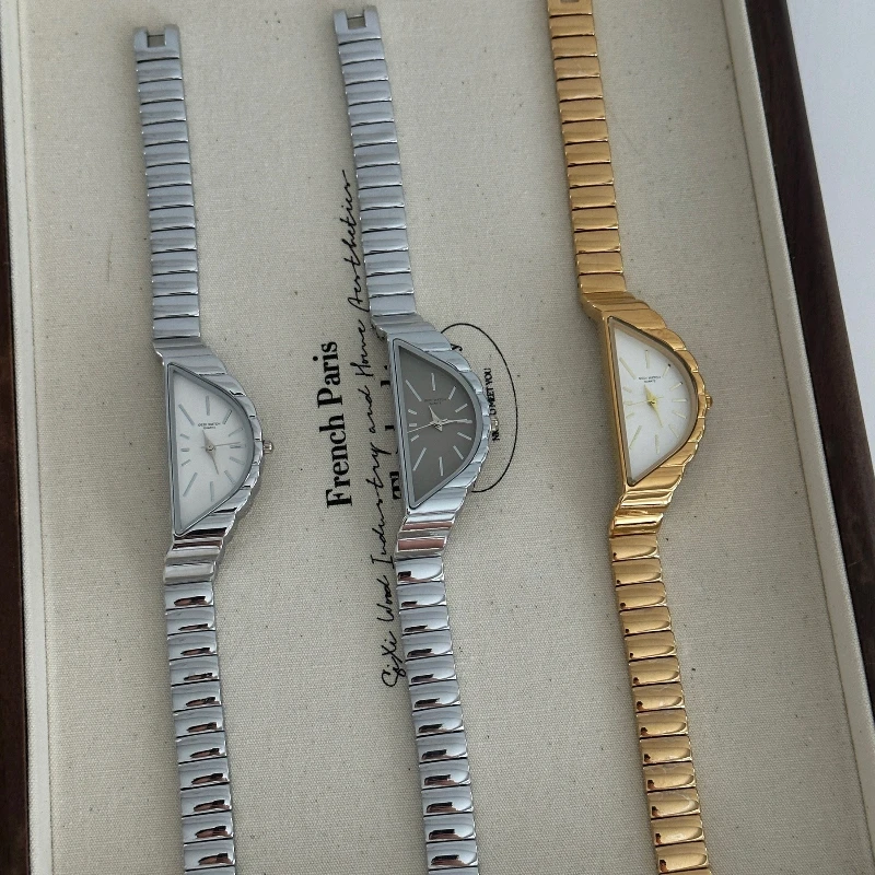 Simple fashion trend elegant women's waterproof watch 2025 new light luxury niche high temperament women's watch birthday gift