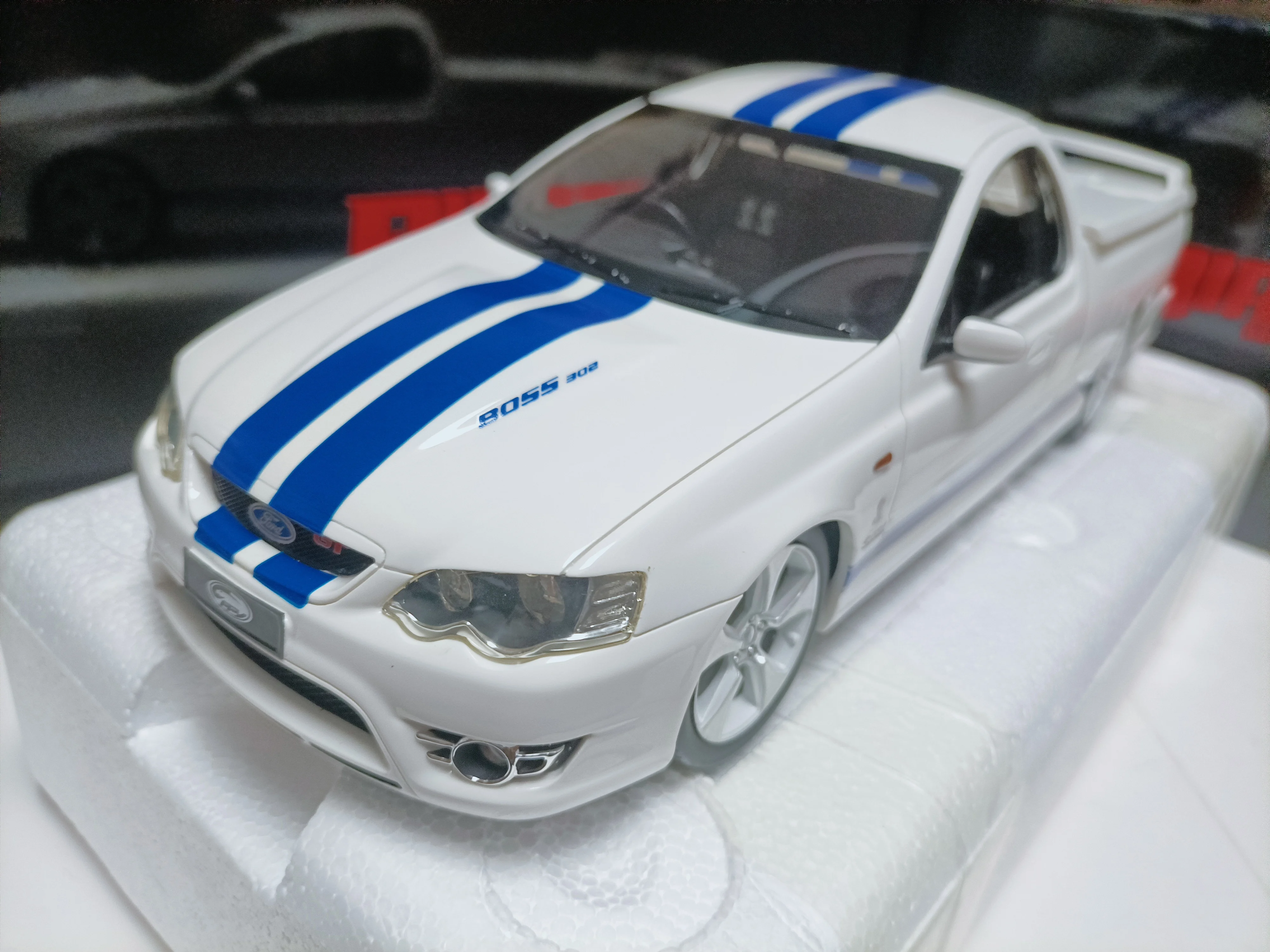 

Biante 1:18 BF GT Cobra UTE Simulation Limited Edition Resin Metal Static Car Model Toy Gift