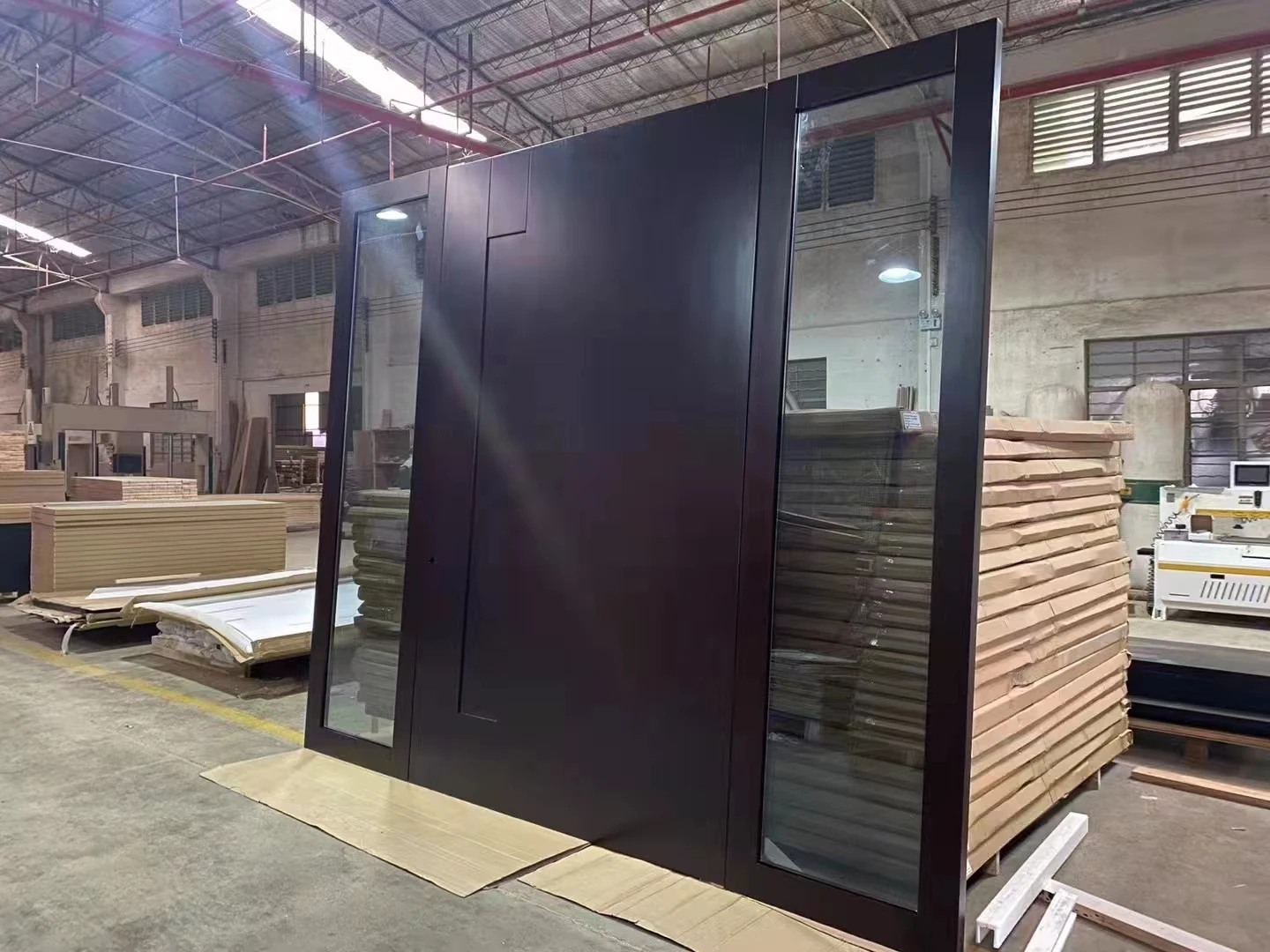 Pivot Solid Wood Entrance Door for Exterior & Hotel Use Sound Insulation & Lock Finished Polymer Painted SurfaceCustomizable