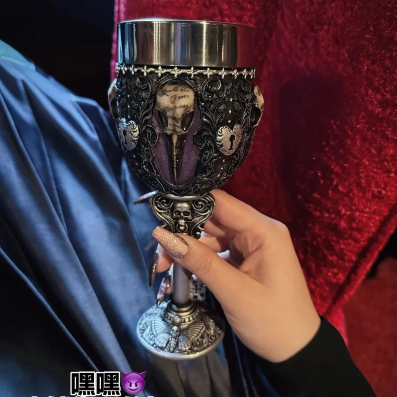 

Бокал для вина в темном готическом стиле с черепом, модная игра с героями мультфильмов, украшения на Хэллоуин, украшение для чашки на высокой ножке, модные игрушки, подарки