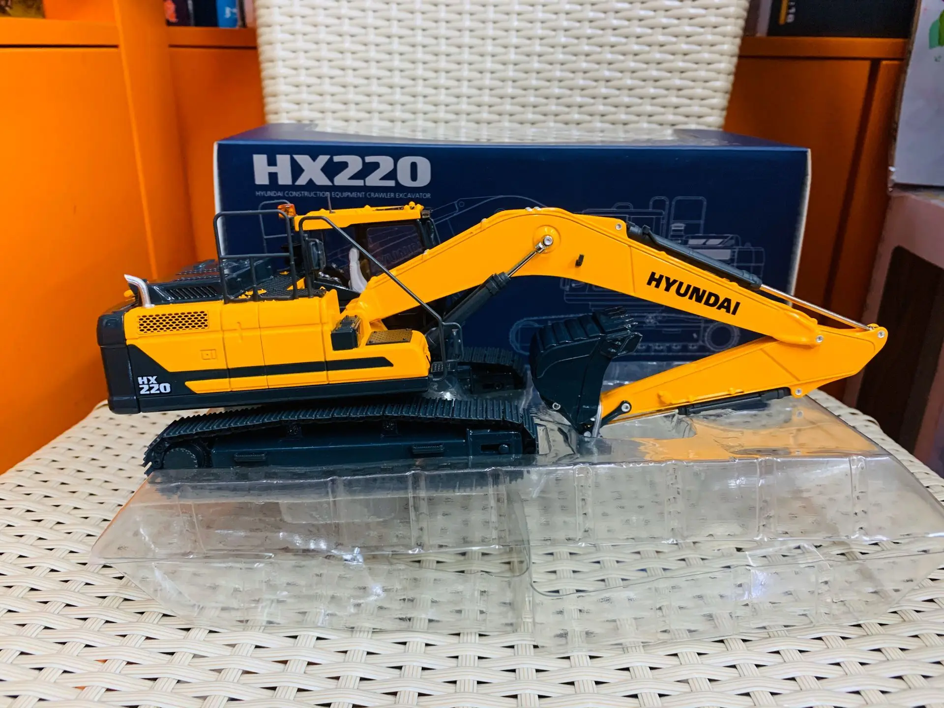 Hyundai Construction Equipment Crawler Excavator HX220 Yellow 1:35 Scale Die-Cast Model New in Box