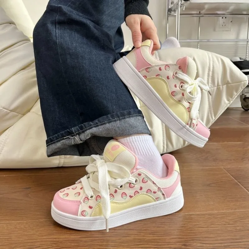 الفراولة النساء أحذية رياضية منخفضة أعلى الكورية الوردي الحلو المرأة حذاء رياضي تنوعا أحذية نسائية عادية أحذية نسائية مريحة #2