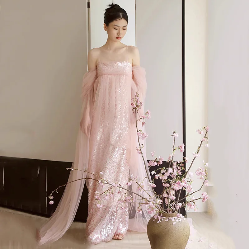 

Новое китайское нишевое свадебное платье в стиле Light Wedding Dress, розовое, с открытыми плечами, расшитое пайетками, вечернее платье для невесты