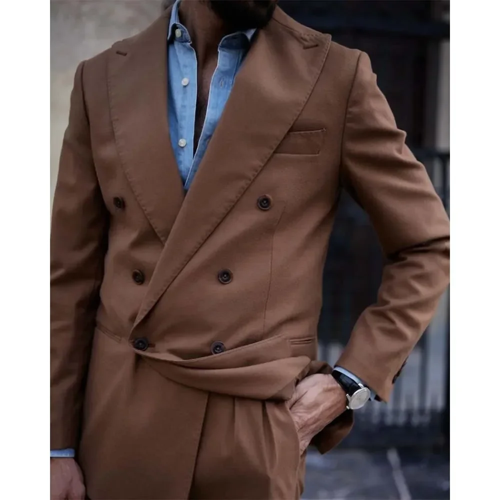 

Brown Solid Men Suits 2 Piece Fashion Peak Lapel Double Breasted Blazer Set Smart Casual Formal Party Prom Wedding Groom Tuxedo