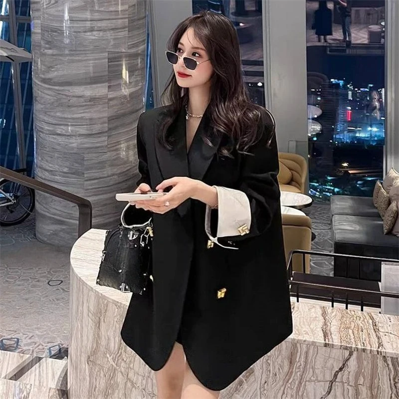 2025 Primavera Autunno Vestibilità rilassata Casual Chic Giacca da abito con blocchi di colore Bottoni in metallo premium Design di nicchia Giacca versatile