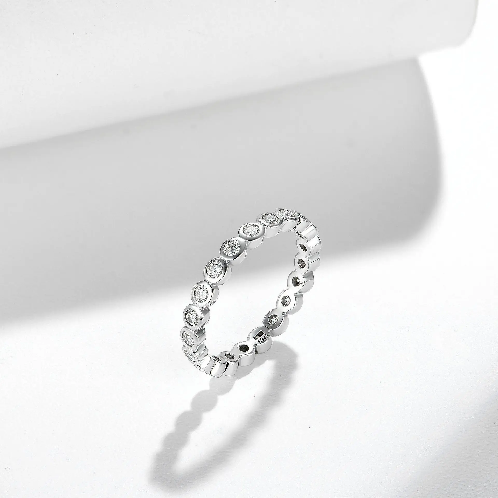 

HanYu 925 Silver Flash 2.0mm Round Moissanite Women's Ring for Birthday Gift
