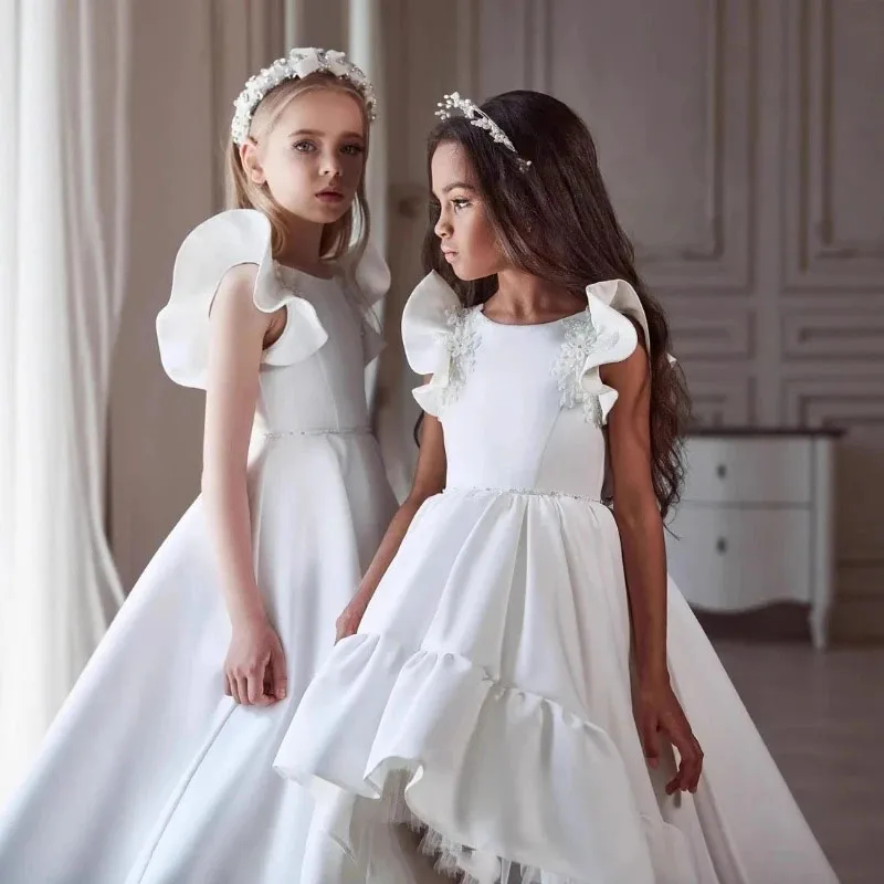 فساتين فتاة الزهور البيضاء لحفلات الزفاف مزينة بالدانتيل بطول الأرض فستان فتاة لالتقاط الصور فساتين التواصل الأول حسب الطلب