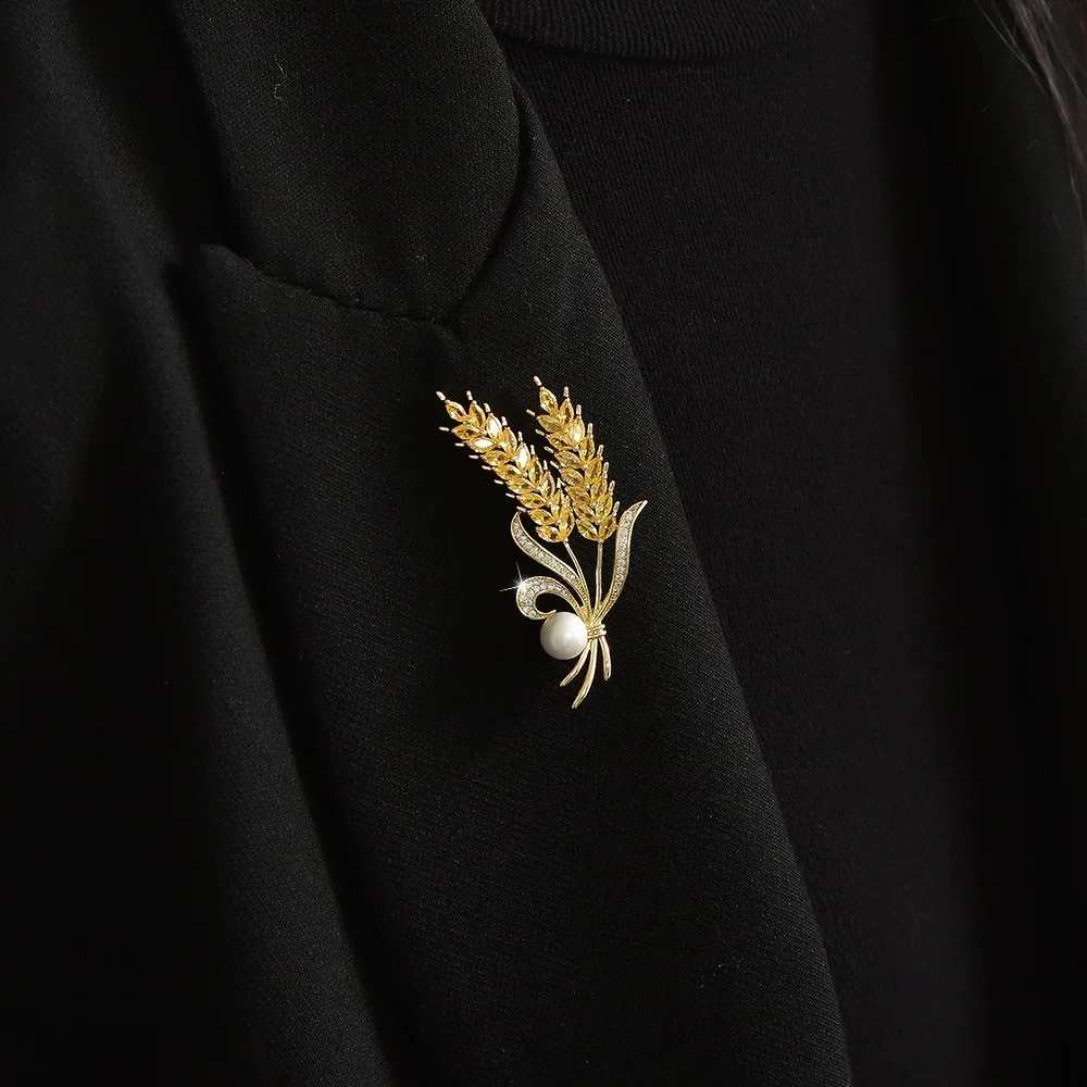High-end luxury brooches, pearls, diamond-encrusted crystals, light luxury brooches, coat and suit gift pins