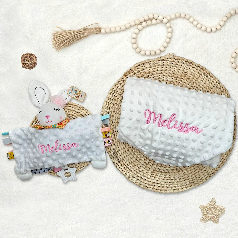 بطانية أطفال مخصصة مع اسم عربة أطفال لحديثي الولادة دمى نوم ناعمة قطيفة مهديء استرضاء هدية استحمام الطفل 1 هدايا الميلاد