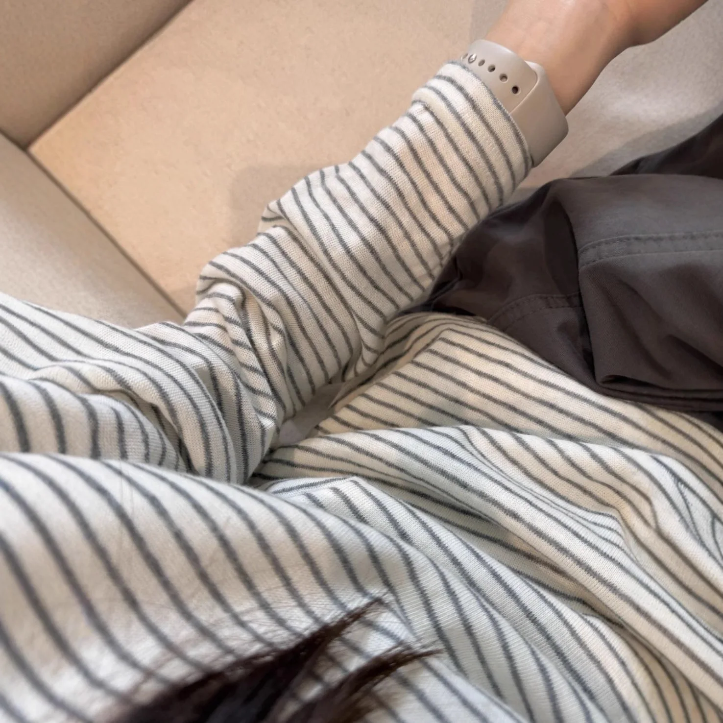 2025 Women's New Striped Fake Two Piece Korean Campus Style Long Sleeved T-shirt Women's INS Super Hot Early Autumn Slimming Top