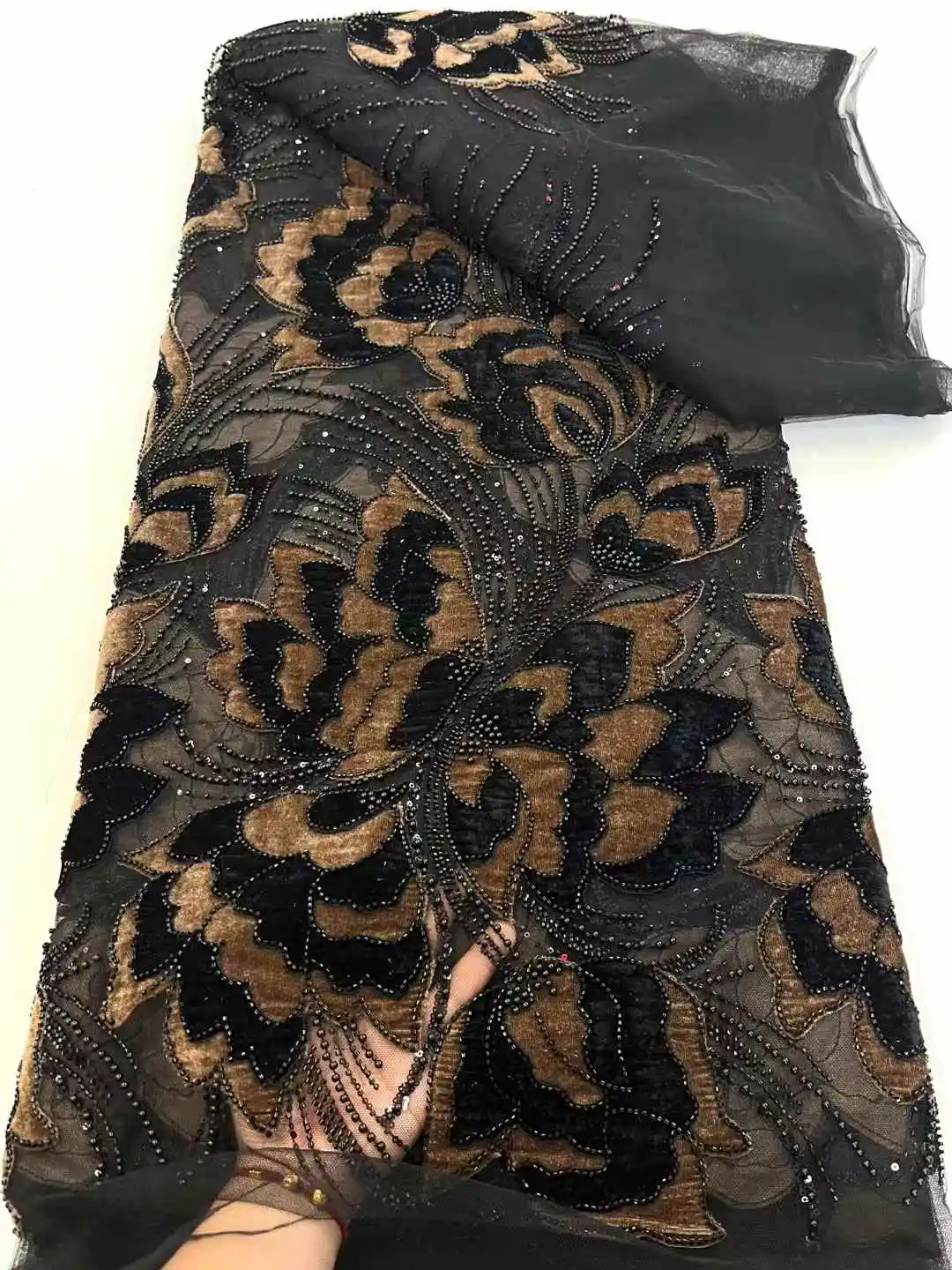 

2025 High-Quality African Nigerian velvet Lace Fabric Sequins Embroidery French Wedding Party Dress Beaded 5Yards