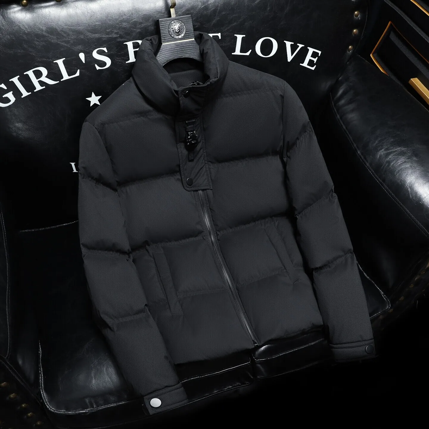 

2025 New Men's Stand Collar down Jaet Bla ort Thiened Du Feather Warm Outerwear Faion Urban Sle Beach Scene Pol...