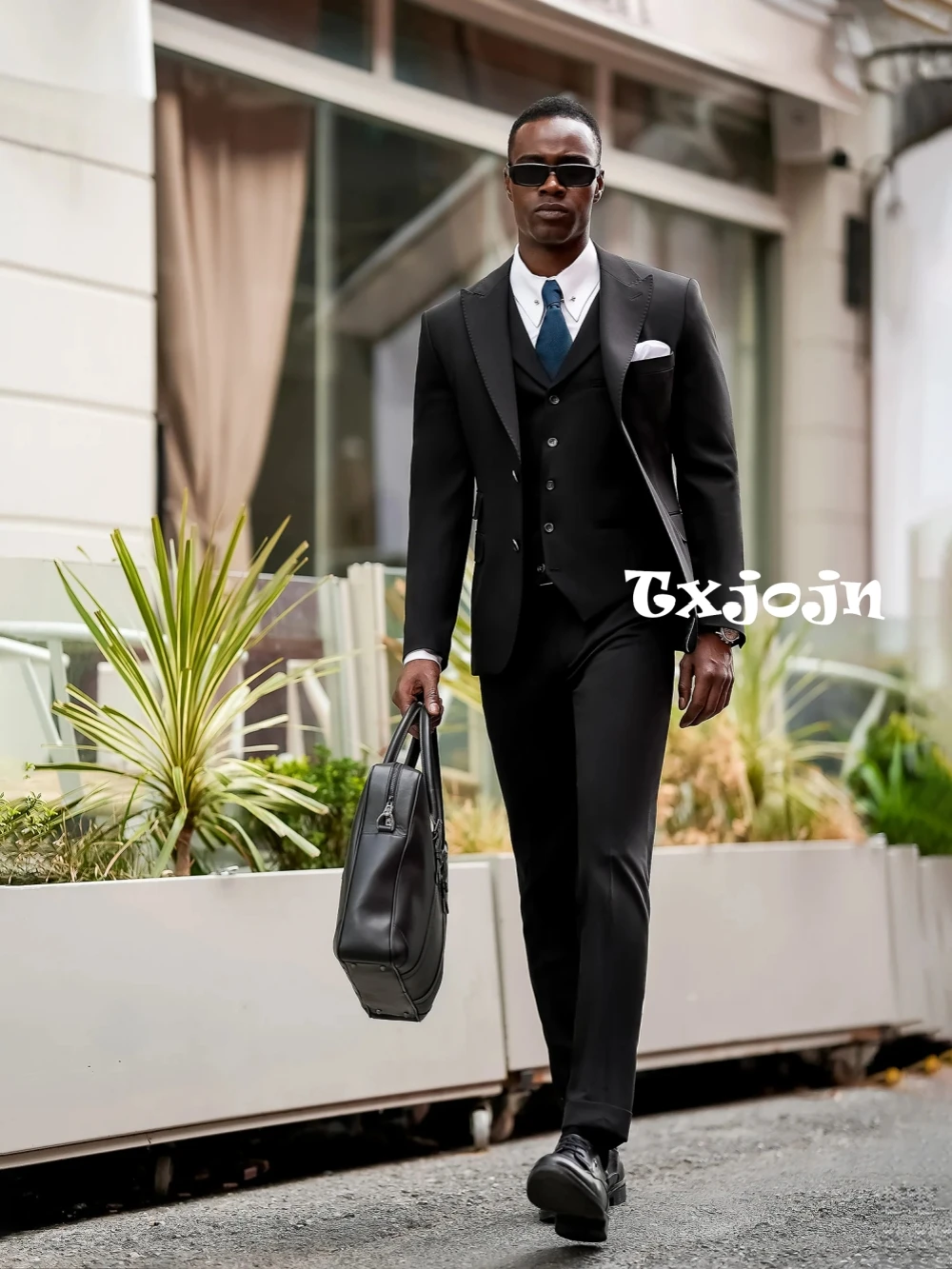 

Black Men's Formal Business Suit Set Stylish Classic Peak Lapel Suits 3 Pieces Blazer Vest Pants Wedding Party Tuxedo Customized