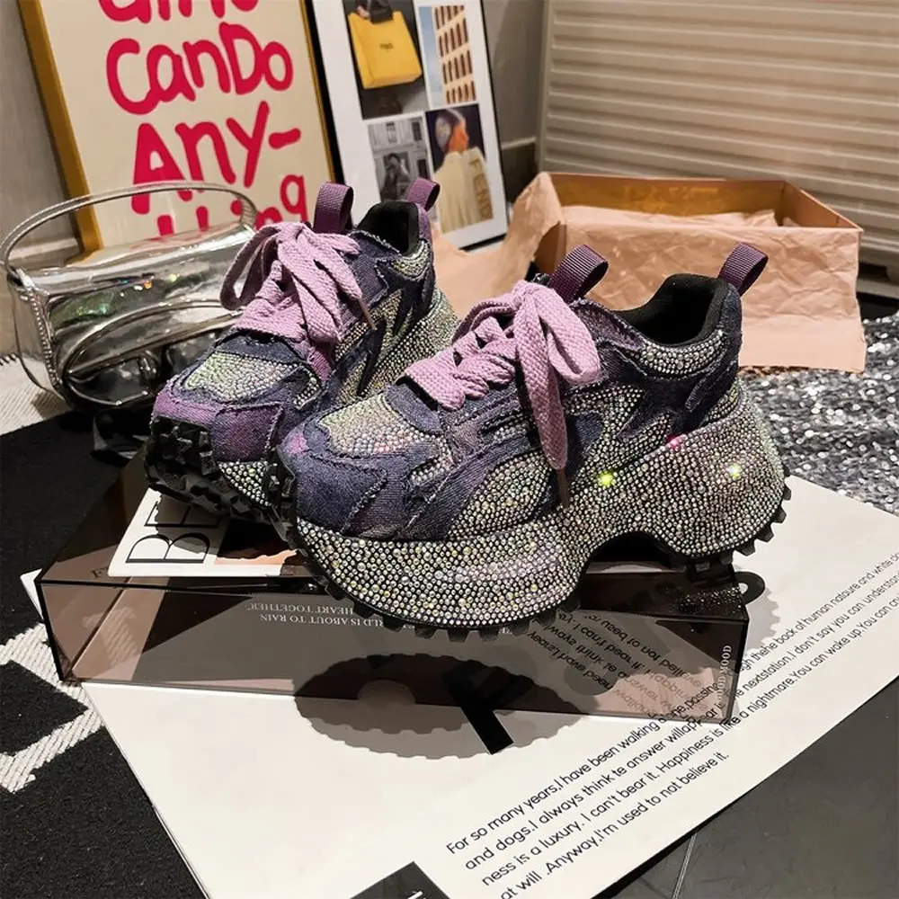 منصة عصرية سميكة القاع عارضة الدنيم المواد أبي أحذية نسائية زيادة الأحذية الرياضية المألوف جولة تو المطاط وحيد