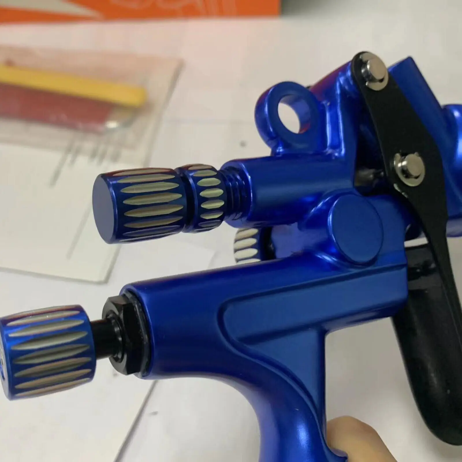 Blue HVLP Gravity Automobile Spray Gun 5200B with 1.3mm Nozzle and 600ml Cup(Quick delivery)