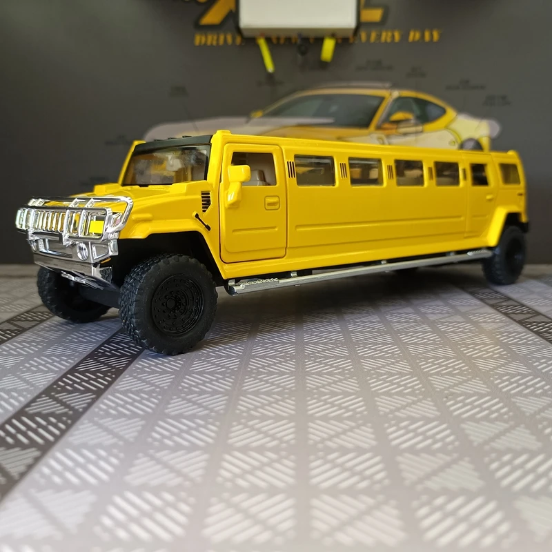 1:32 simulação Hummer versão estendida liga modelo de carro ornamento, portas e capô do motor, porta-malas pode ser aberto, som e luz