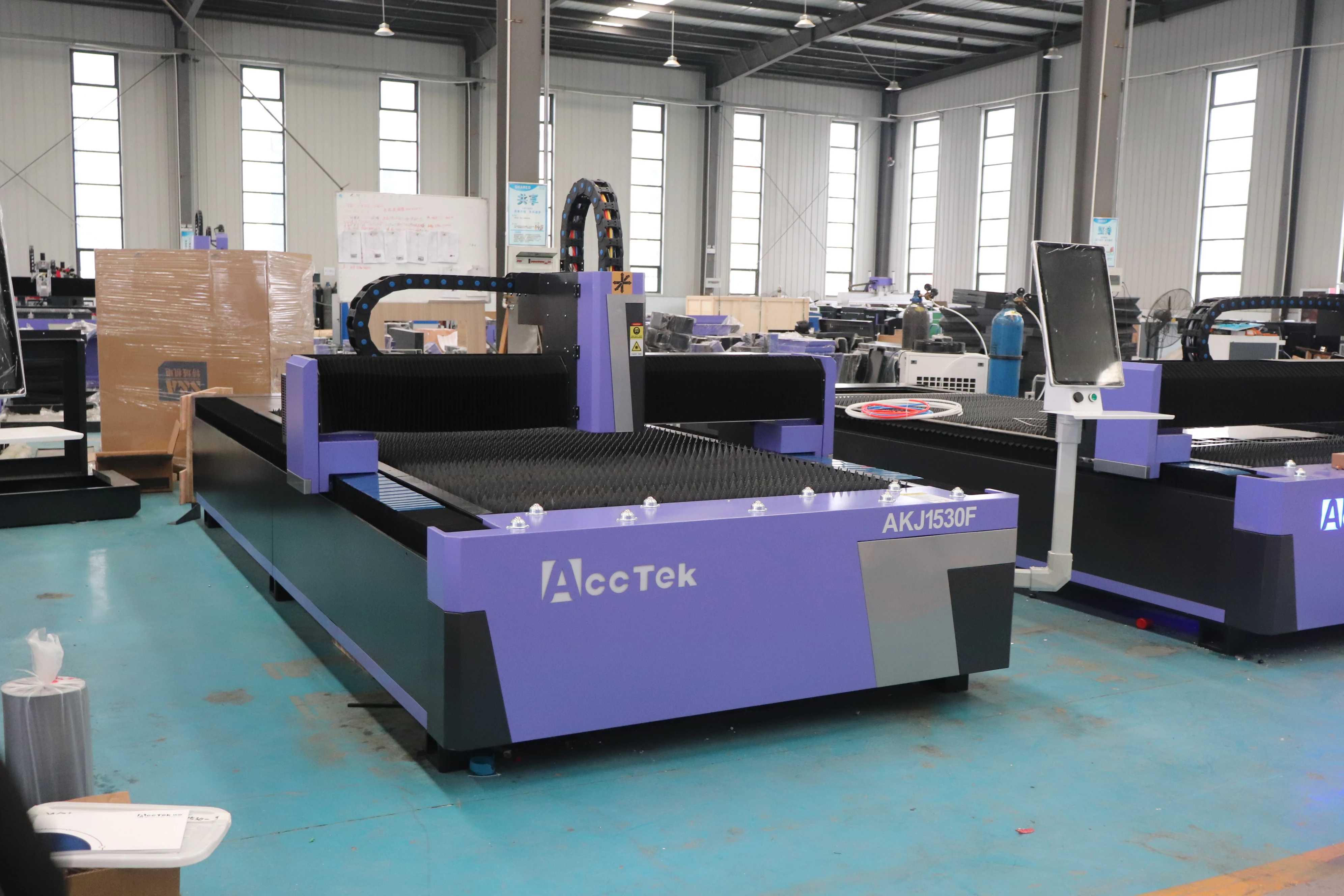 1000W 1500W 2000W 3000W 4000W 6000W Fiber Laser Cutting Machine for Carbon Stainless/Aluminum Steel / Metal Sheet Plate