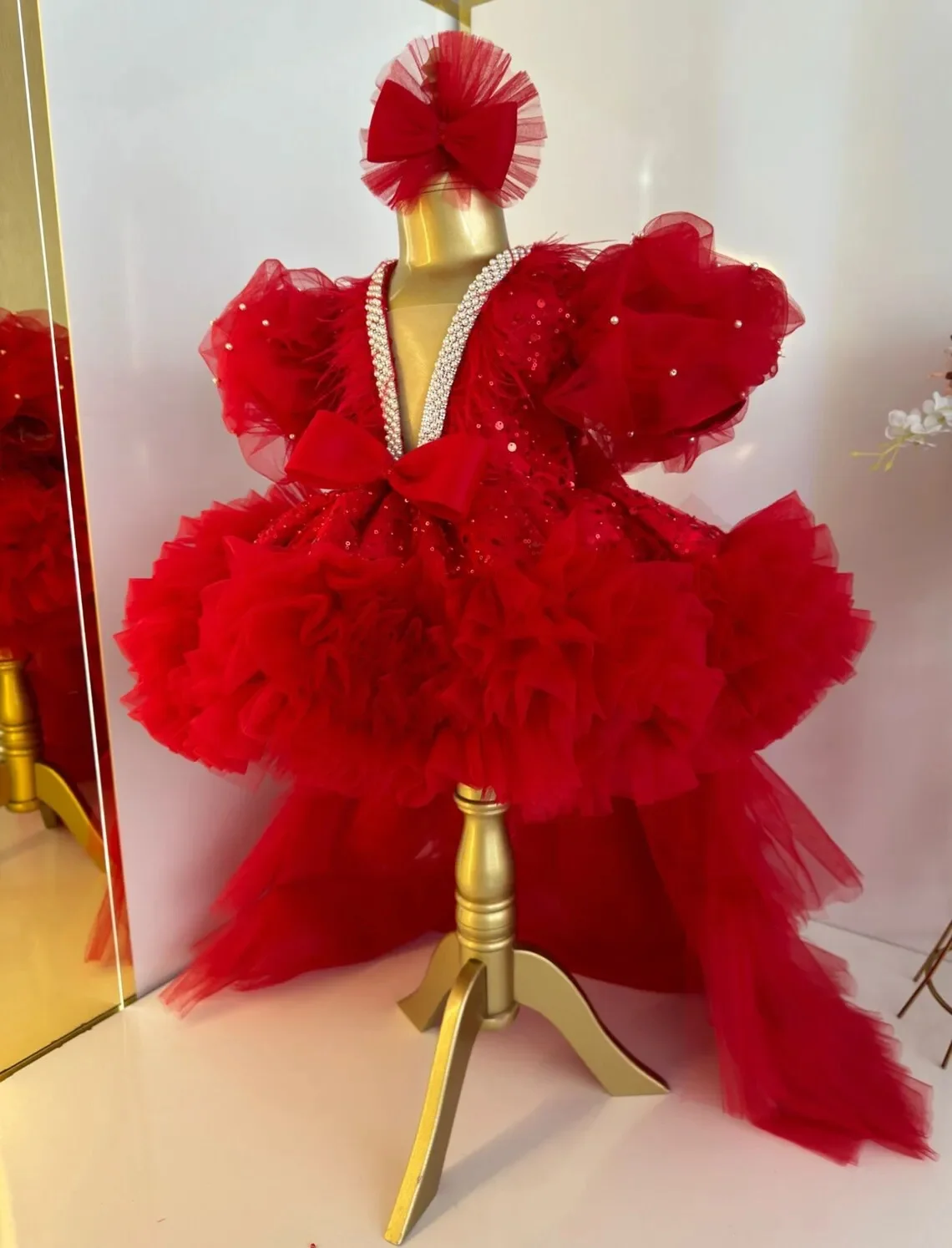 ที่กําหนดเองชุดสาวดอกไม้สีม่วงสําหรับงานแต่งงาน Feather Sequins กับโบว์เด็กวันเกิด Party First Communion ประกวดชุด