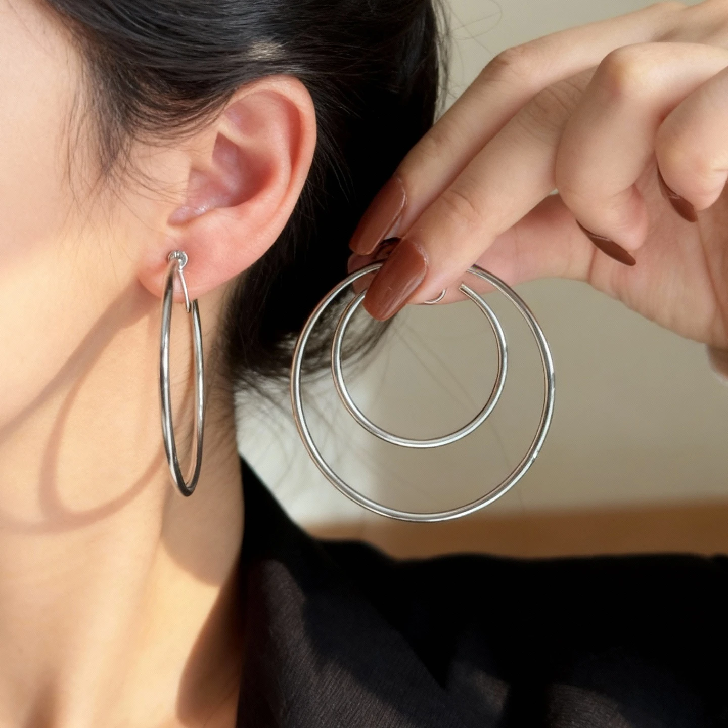Silver Minimalist Hoop Earrings Through-Style Fashion Jewelry Clip-On Earrings for Piercing-Free Trendsetters round Alloy