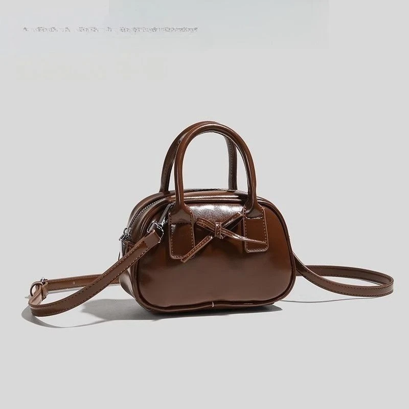 2026 حقائب كتف عصرية جديدة ذات قيمة عالية حقيبة ساعي البريد ذات إحساس عالي على الطراز الأجنبي حقيبة يد البولينج #5