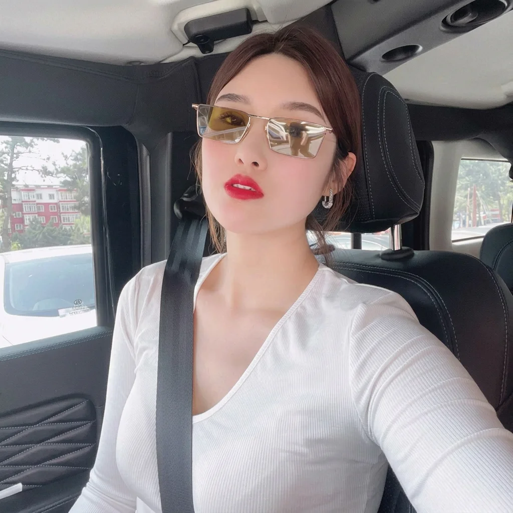 KLASSNUM Rectangle Metal Sunglasses Women Vintage Luxury Designer Shades Sun Glasses Outdoor travel street shooting Goggles