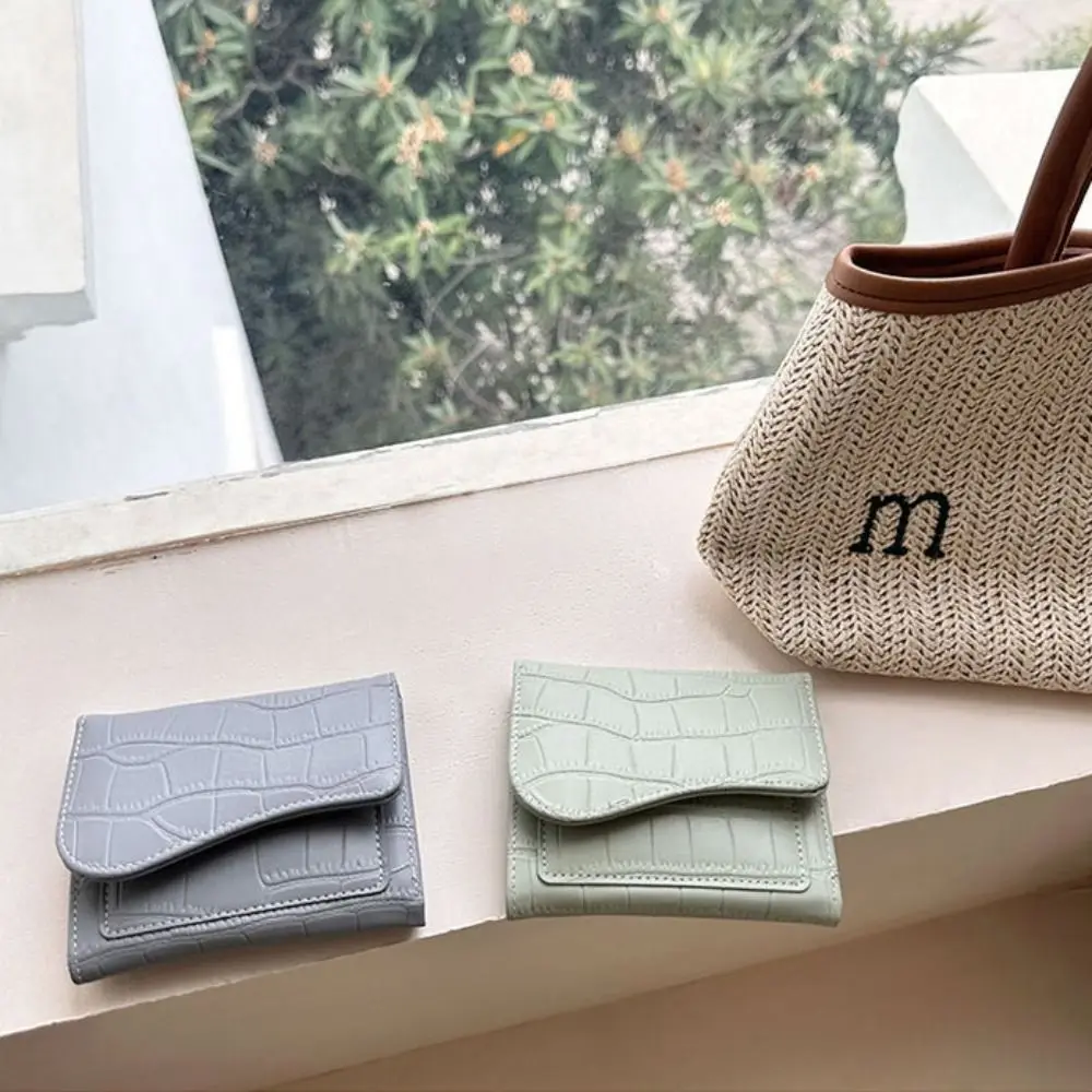 กระเป๋าสตางค์แฟชั่นขนาดเล็กสำหรับผู้หญิง สีพื้น น้ำหนักเบา ใส่บัตรได้ ทำจากหนัง PU กระเป๋าใส่เหรียญสำหรับนักเรียน