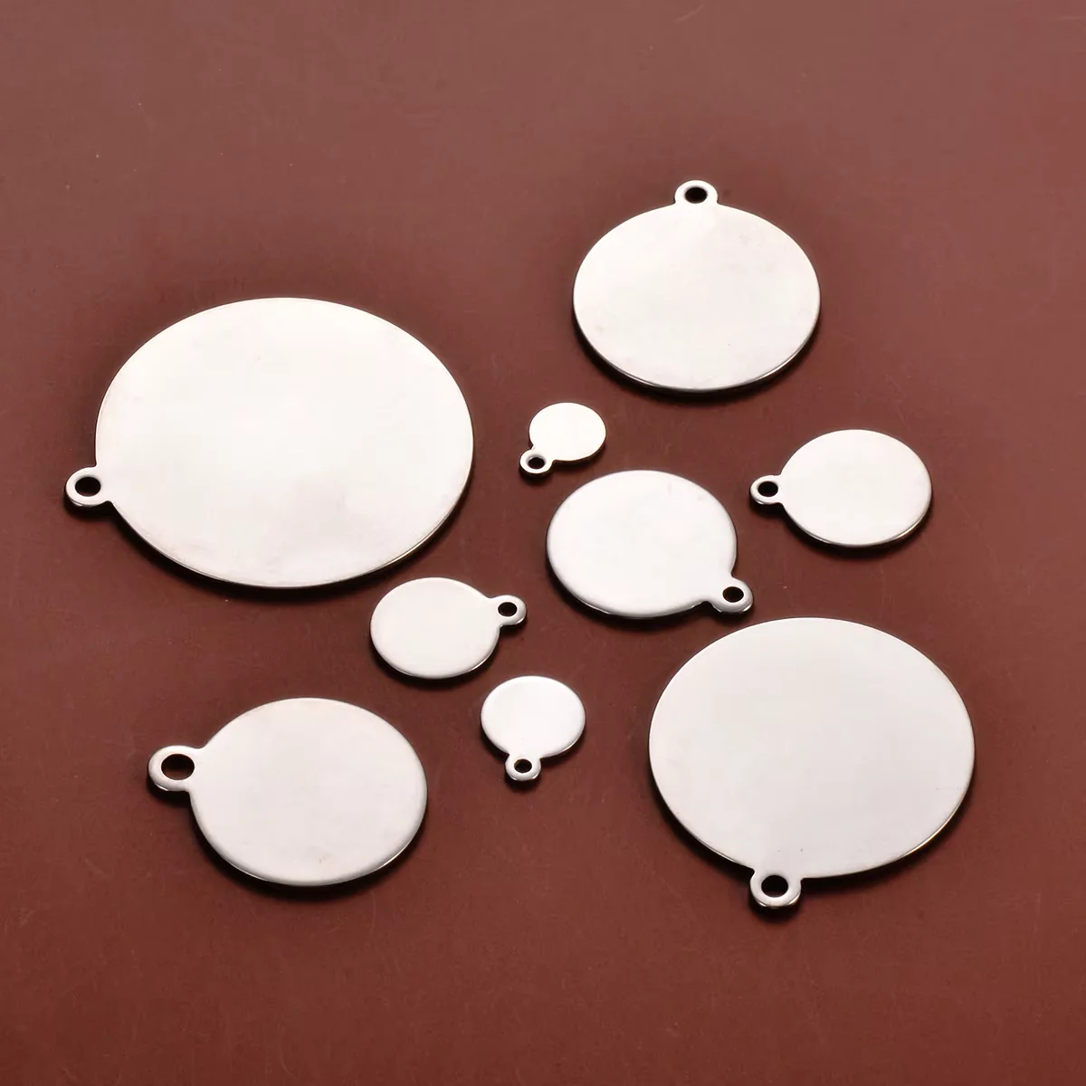 10-50 pezzi di etichetta rotonda circolare in acciaio inossidabile con logo inciso al laser, nome, etichetta a catena di coda per la creazione di gioielli personalizzata fai da te