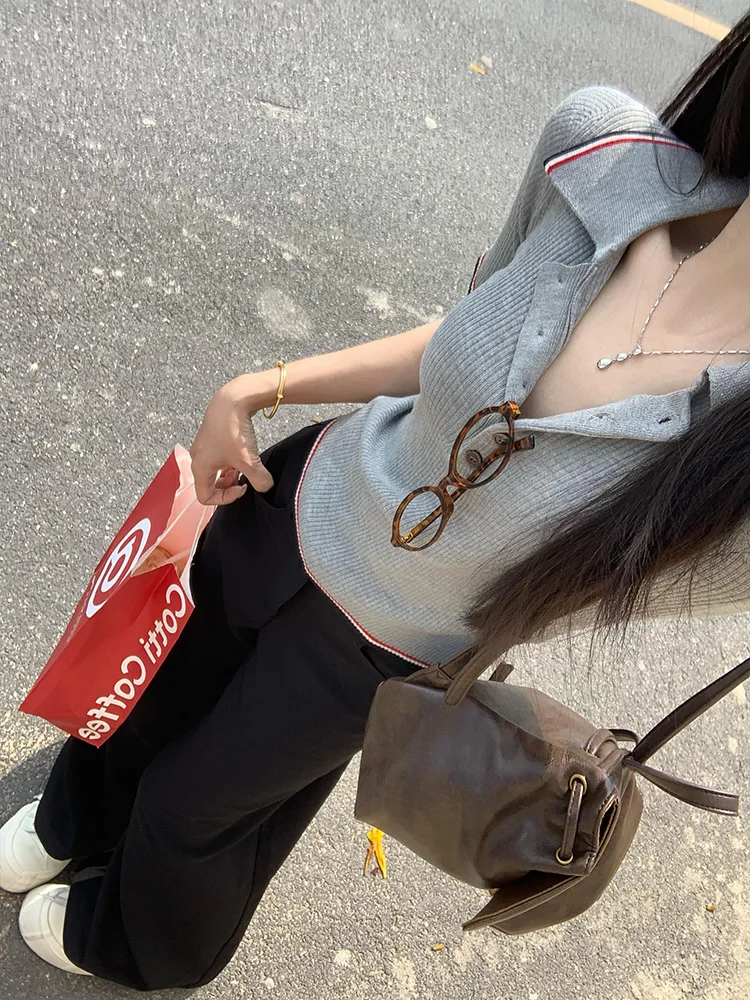 เสื้อถักไหมพรมผู้หญิงทรงเข้ารูป สไตล์เรโทร สีสันสดใส แบบเกาหลี ติดกระดุม รุ่น College Sle Top