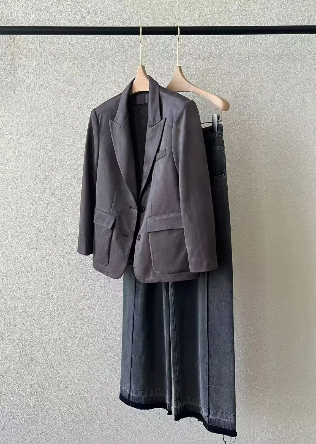 冬の新しいカジュアルで多用途なラペル付きスエードベルベットスーツ、上品な女性服