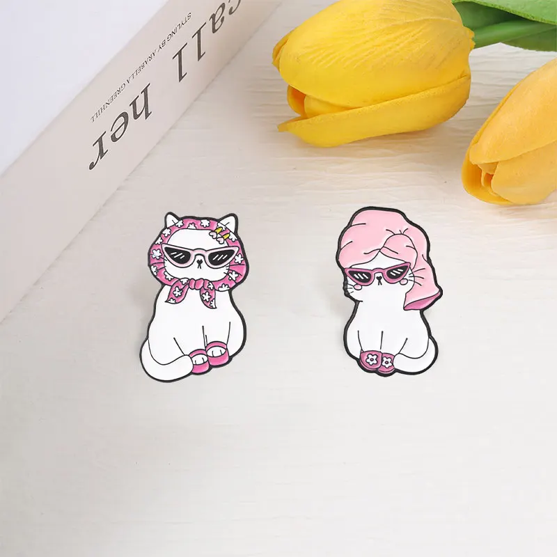 Niedliche Babuschka-Tier-Emaille-Abzeichen Ente Katze Kopftuch-Pins Liebliche Cartoon-Metallbroschen Anstecknadel-Set Geschenk für Mädchen – Detail 5