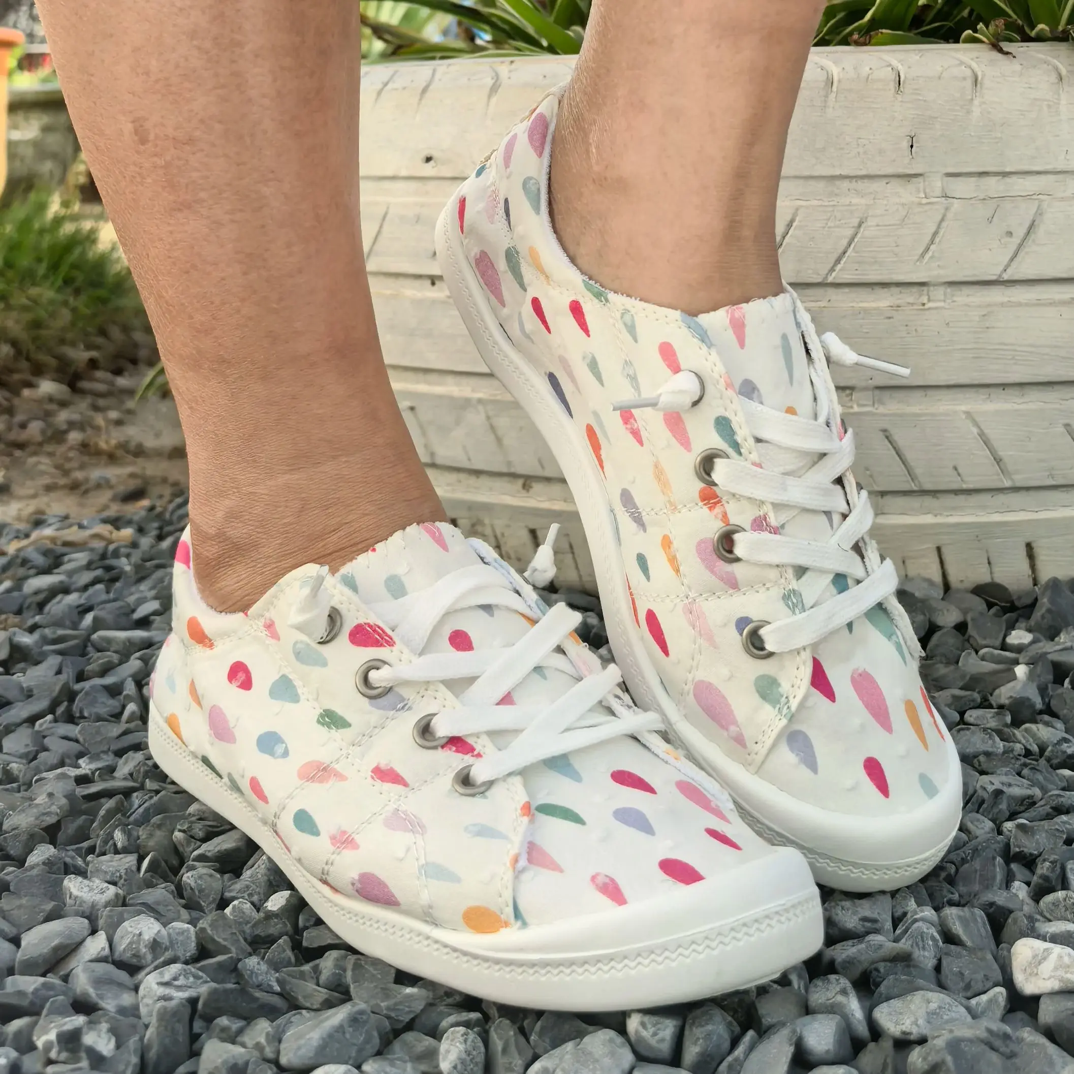 

A Pair of Women's Casual Outdoor Sneakers, Hiking Shoes, Running Shoes, New Spring 2026 Valentine's Day Slip-On Travel Season Fashion Gift Women's Shoes