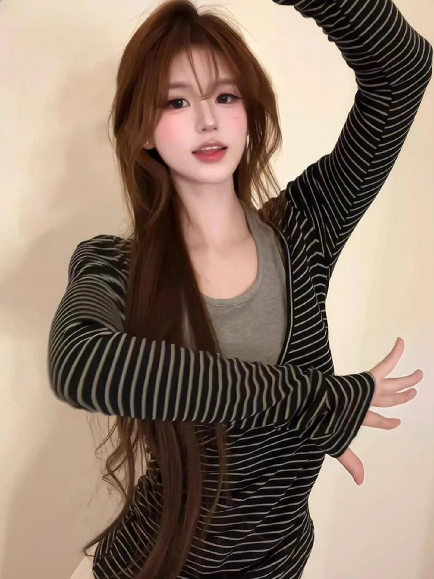 

Женская приталенная футболка в корейском стиле с длинным рукавом в полоску, базовая модель для осени и зимы, с оригинальным дизайном выреза, короткий топ