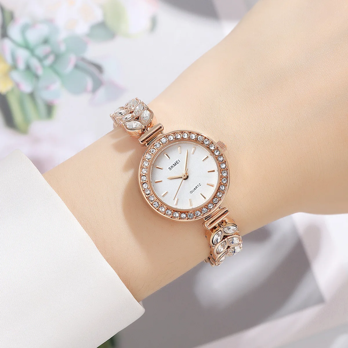 2547 Lady Diamond Quartz Watches Women Fashion Waterproof Stainless Steel Innovative Girl Wristwatches Clock Reloj Mujer view 3