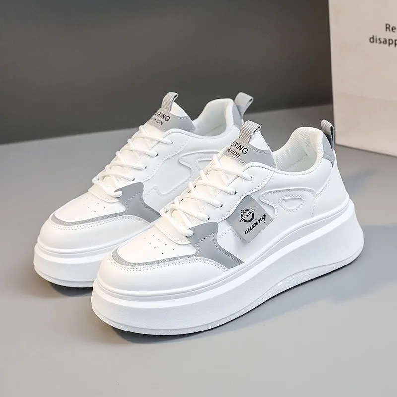 Zapatos gruesos vulcanizados para mujer, zapatillas cómodas que combinan con todo, zapatos blancos pequeños con cordones, zapatillas de plataforma para correr, Primavera, nuevo